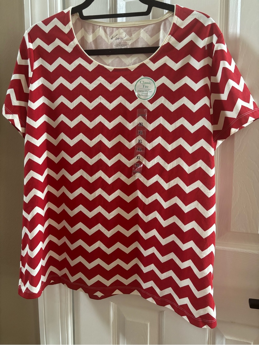 Classic Red and White Chevron Short Sleeve Tee XL